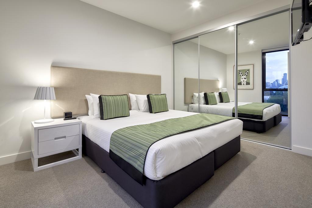381克雷蒙公寓式酒店 墨尔本 外观 照片 A bedroom in a serviced apartment
