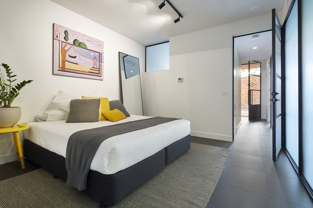 381克雷蒙公寓式酒店 墨尔本 外观 照片 A bedroom at the hotel